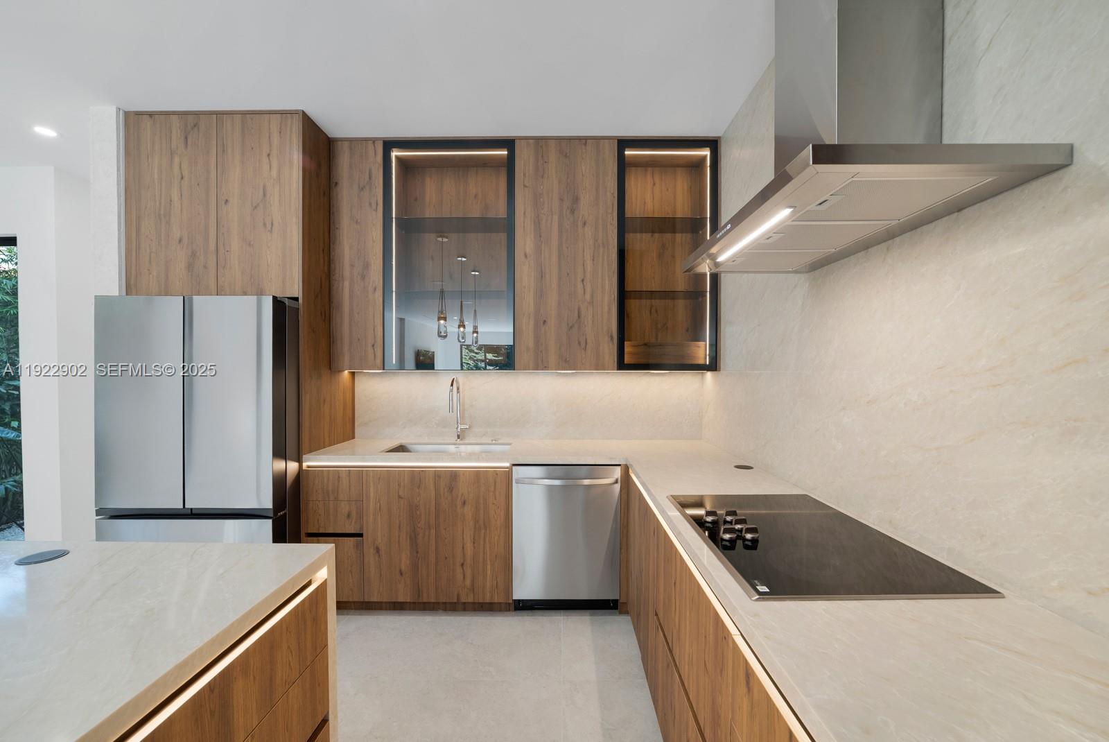 2610 SW 17th St Miami, FL 33145