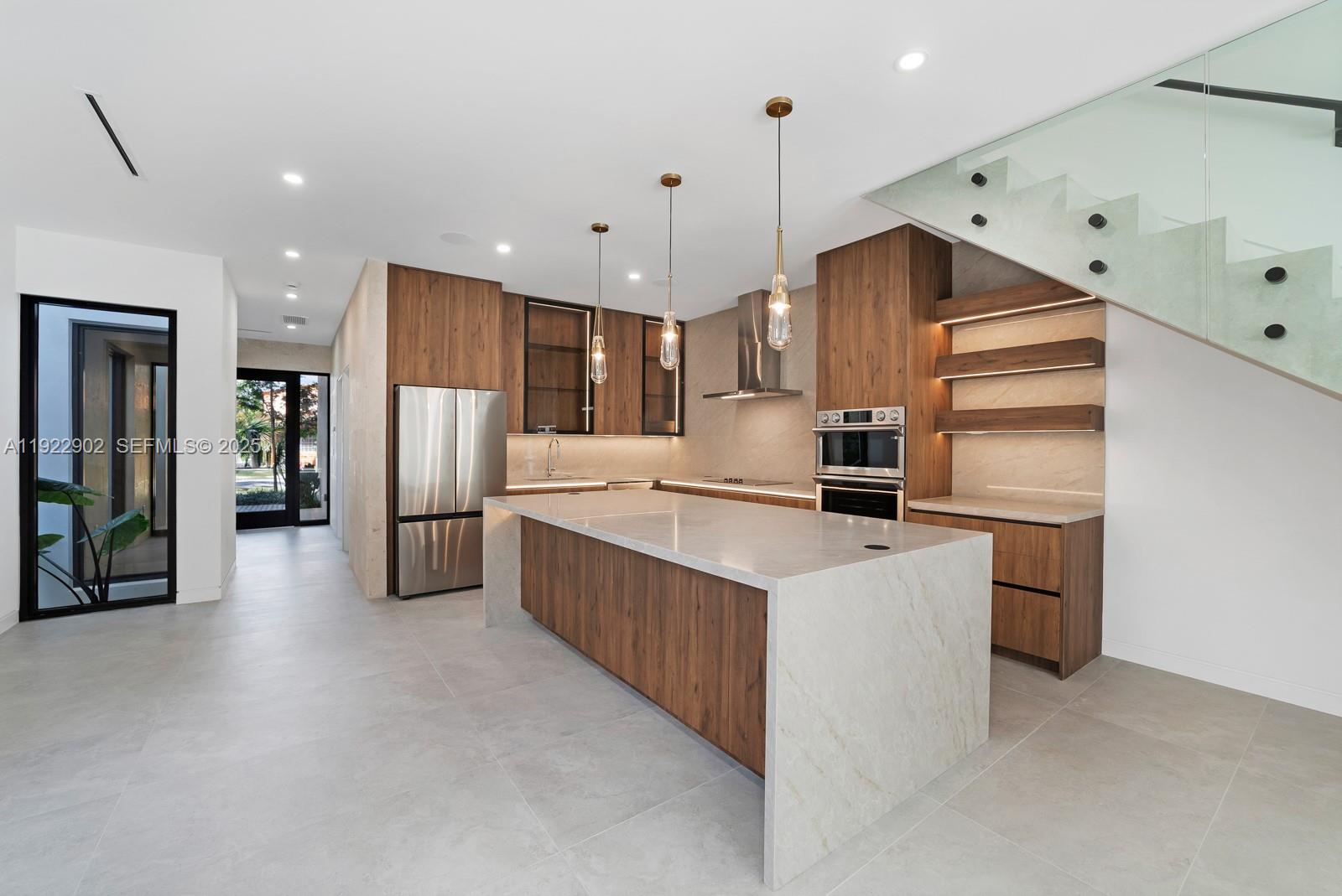 2610 SW 17th St Miami, FL 33145