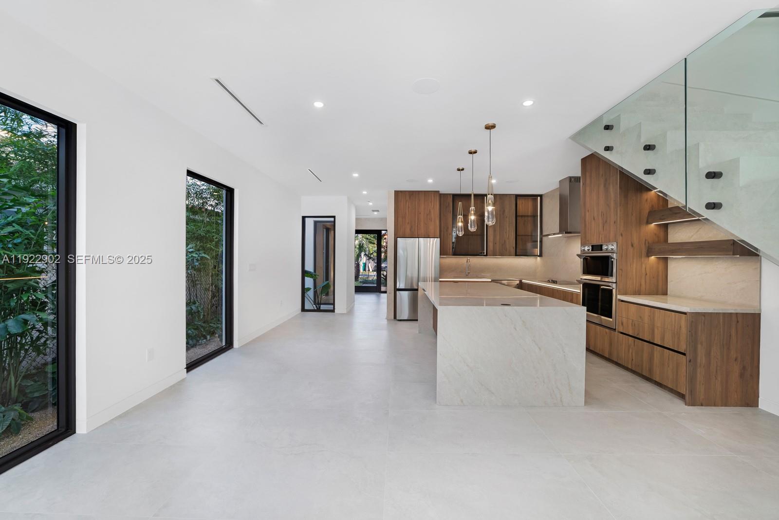 2610 SW 17th St Miami, FL 33145