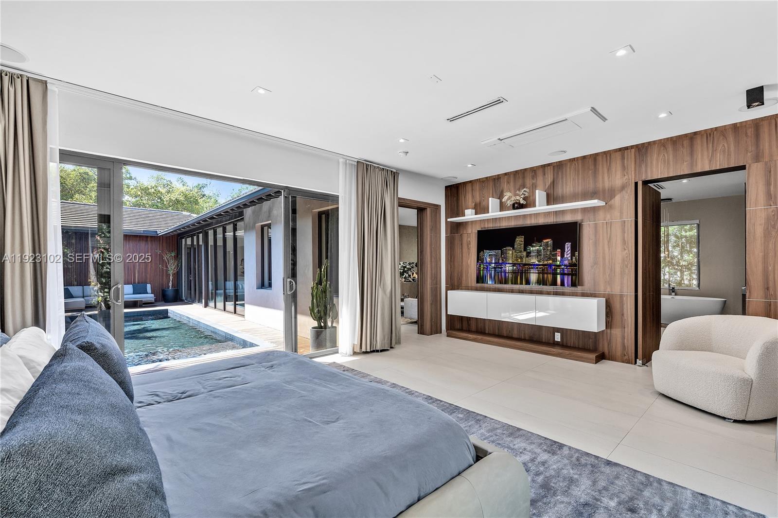 725 W 49th St Miami Beach, FL 33140