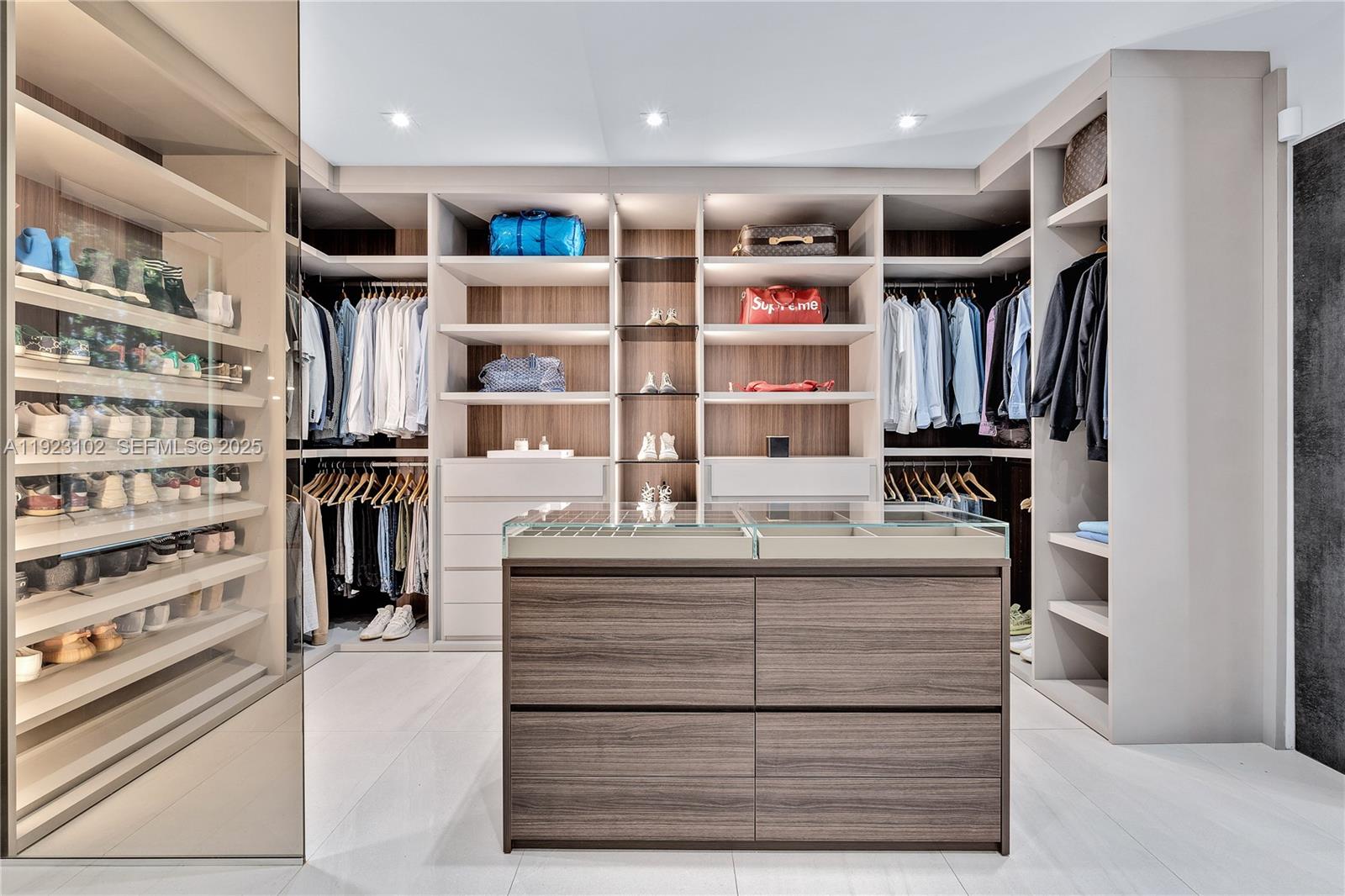 725 W 49th St Miami Beach, FL 33140