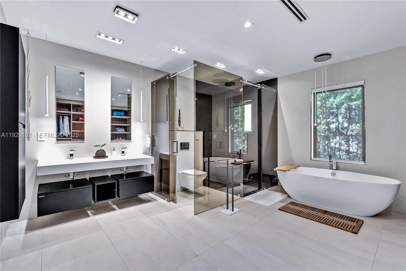 725 W 49th St Miami Beach, FL 33140