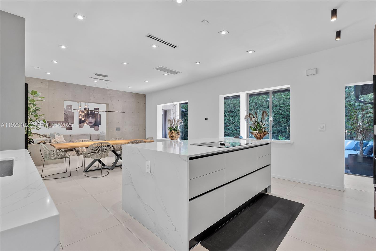 725 W 49th St Miami Beach, FL 33140