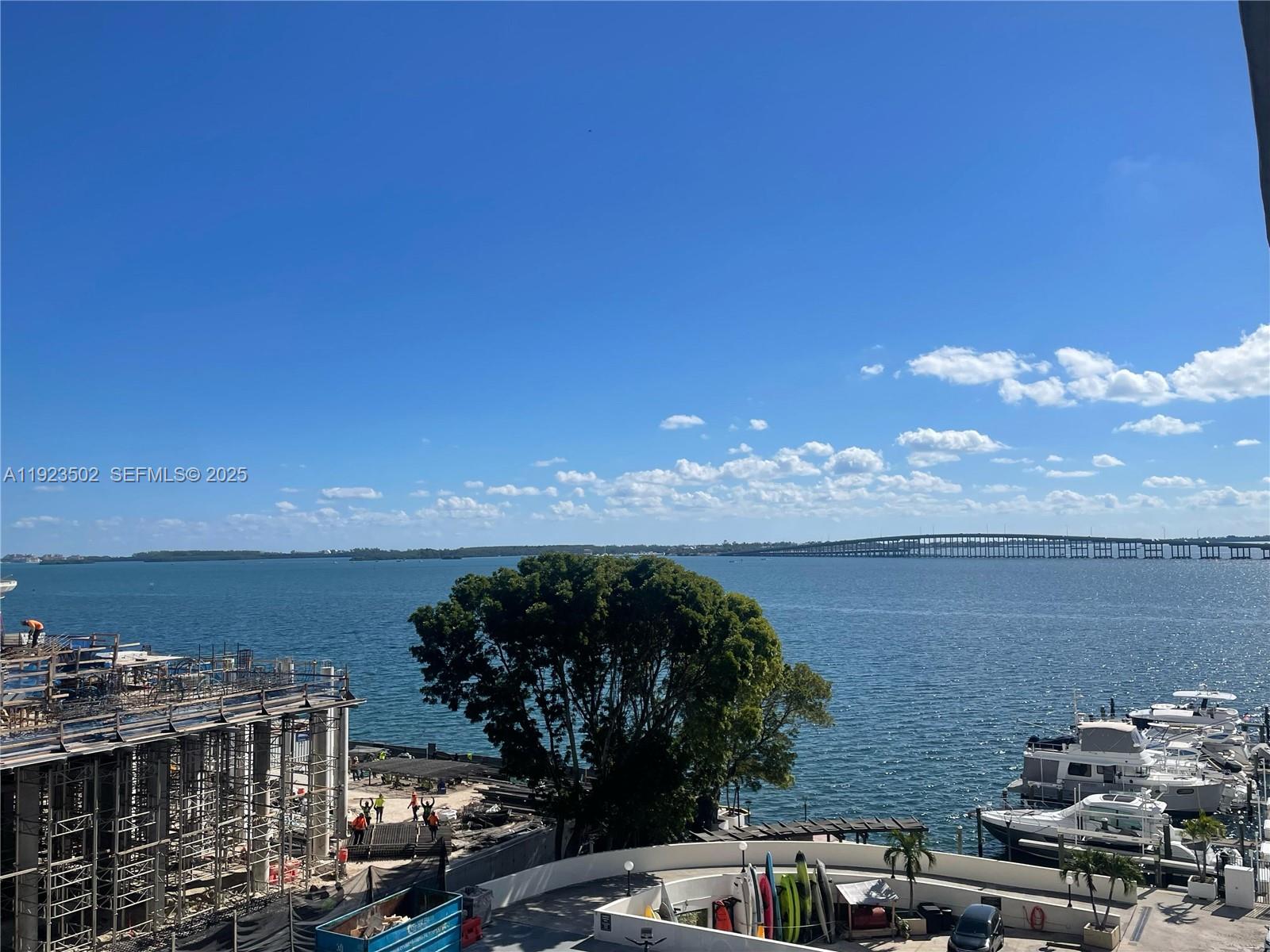 image Brickell Place I10