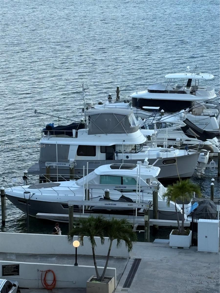 image Brickell Place I11