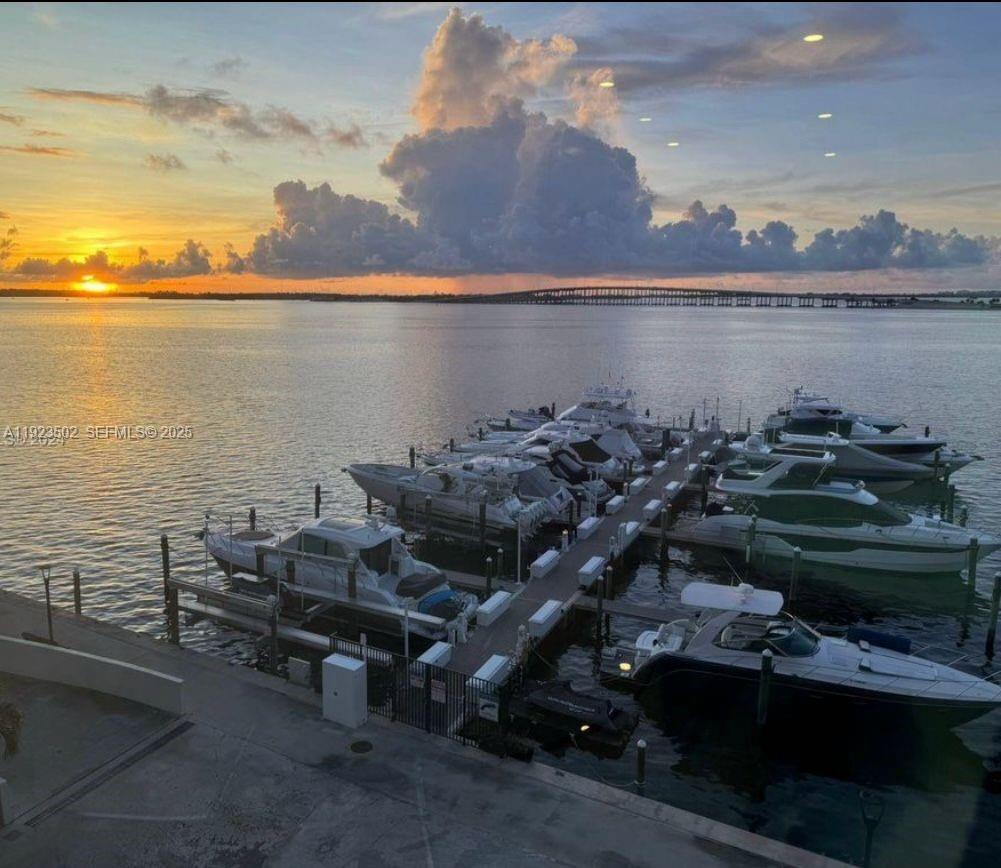 image Brickell Place I14