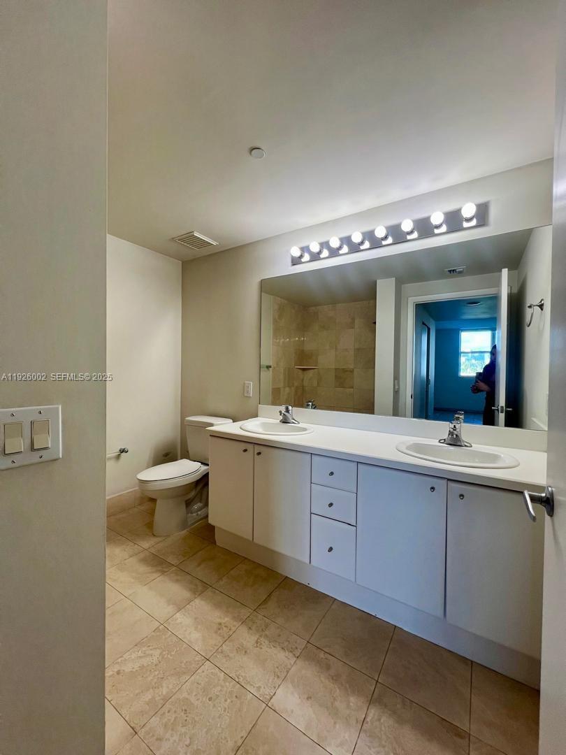 2475 Brickell Ave #703 Miami, FL 33129