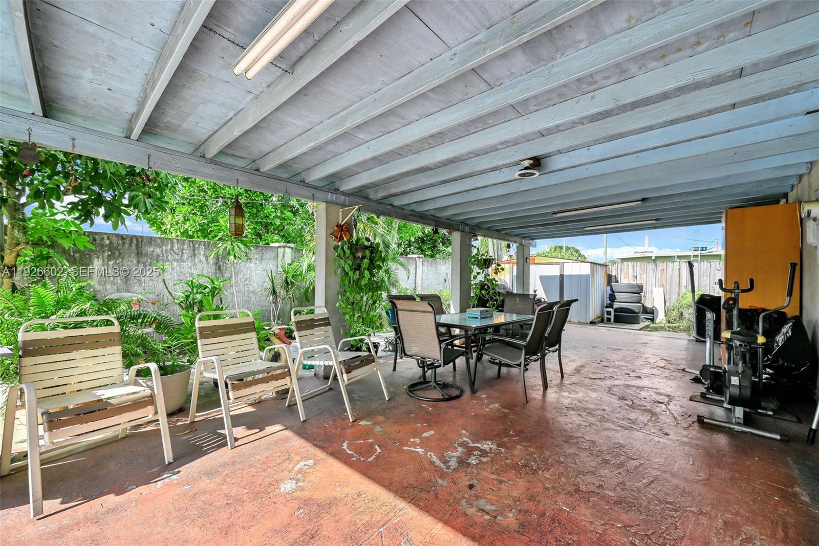 4020 E 10th Ave Hialeah, FL 33013