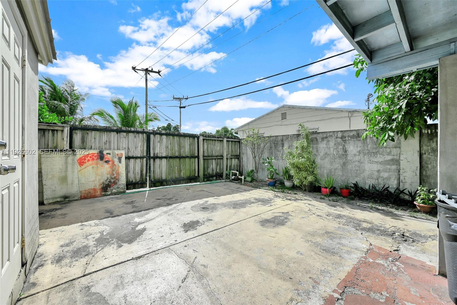 4020 E 10th Ave Hialeah, FL 33013