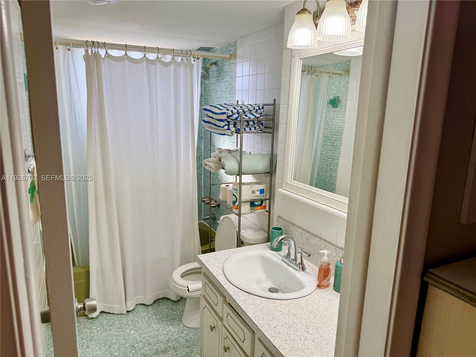 2820 NE 201st Ter #F217 Aventura, FL 33180