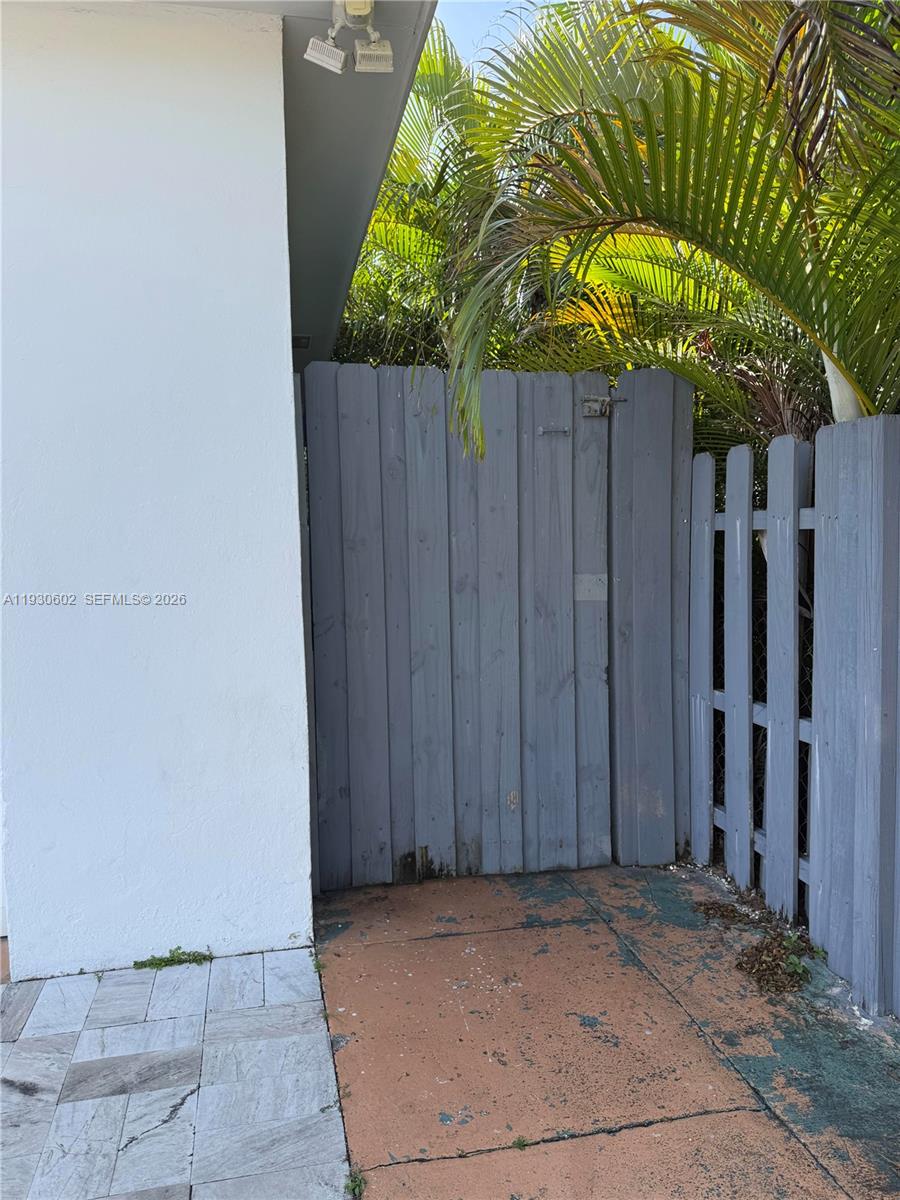 894 80th St #1 Miami Beach, FL 33141