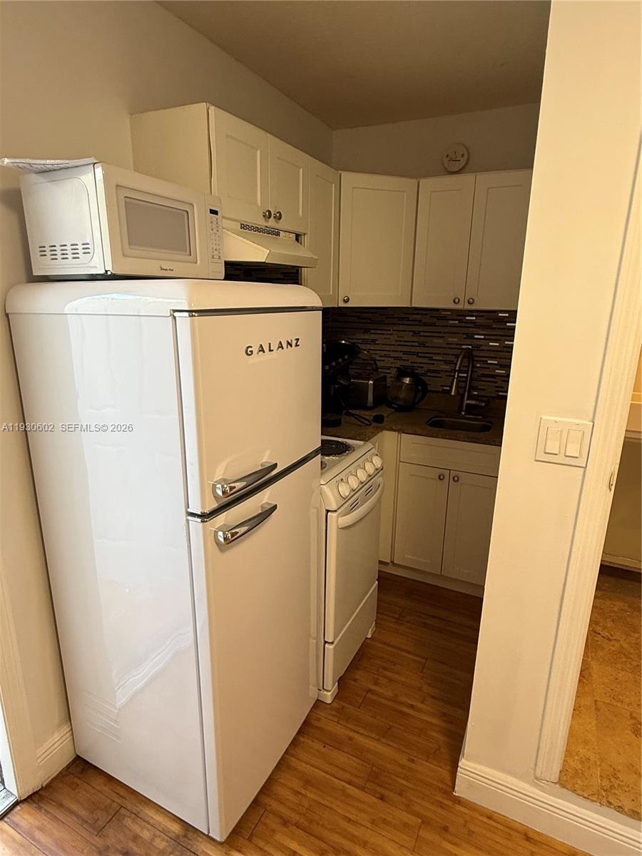 894 80th St #1 Miami Beach, FL 33141