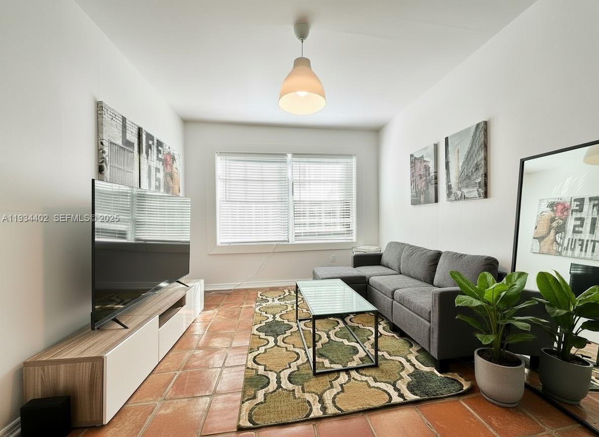 842 Meridian Ave #2A