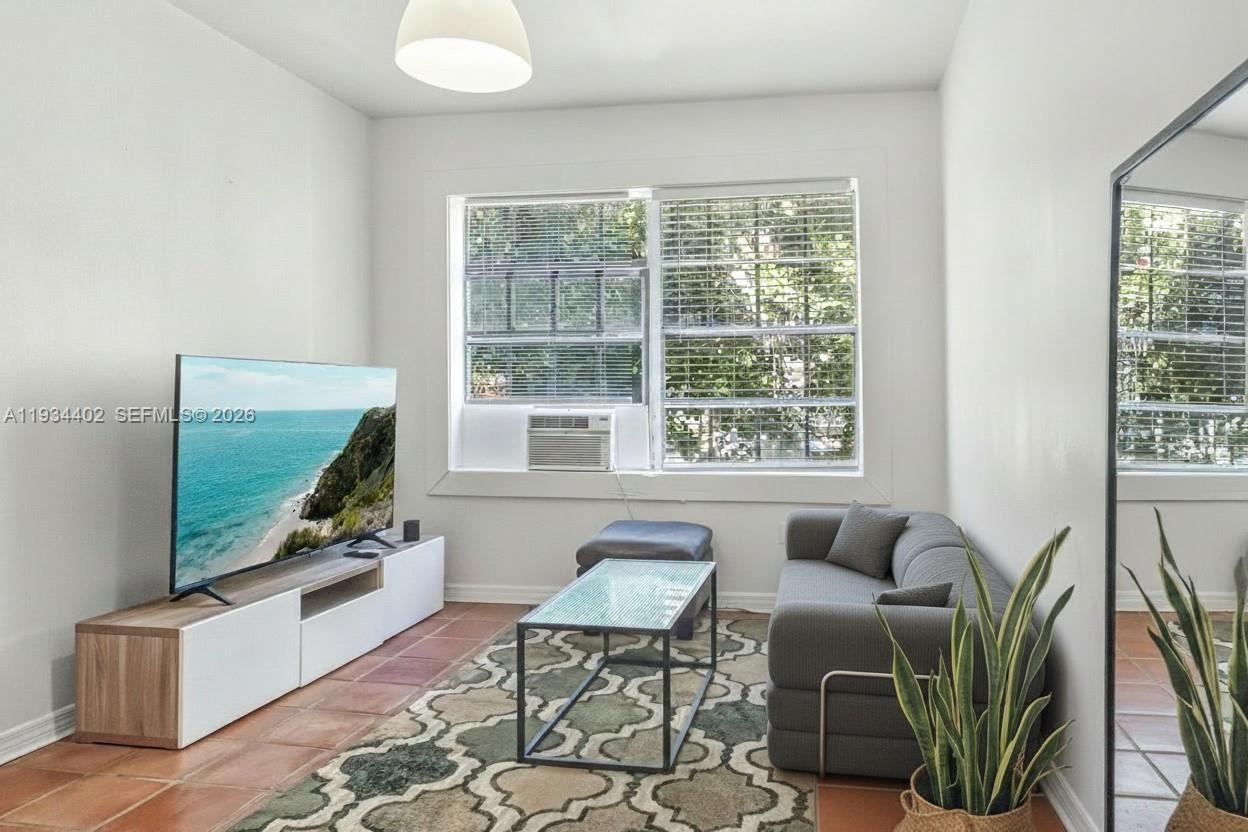 842 Meridian Ave #2A Miami Beach, FL 33139