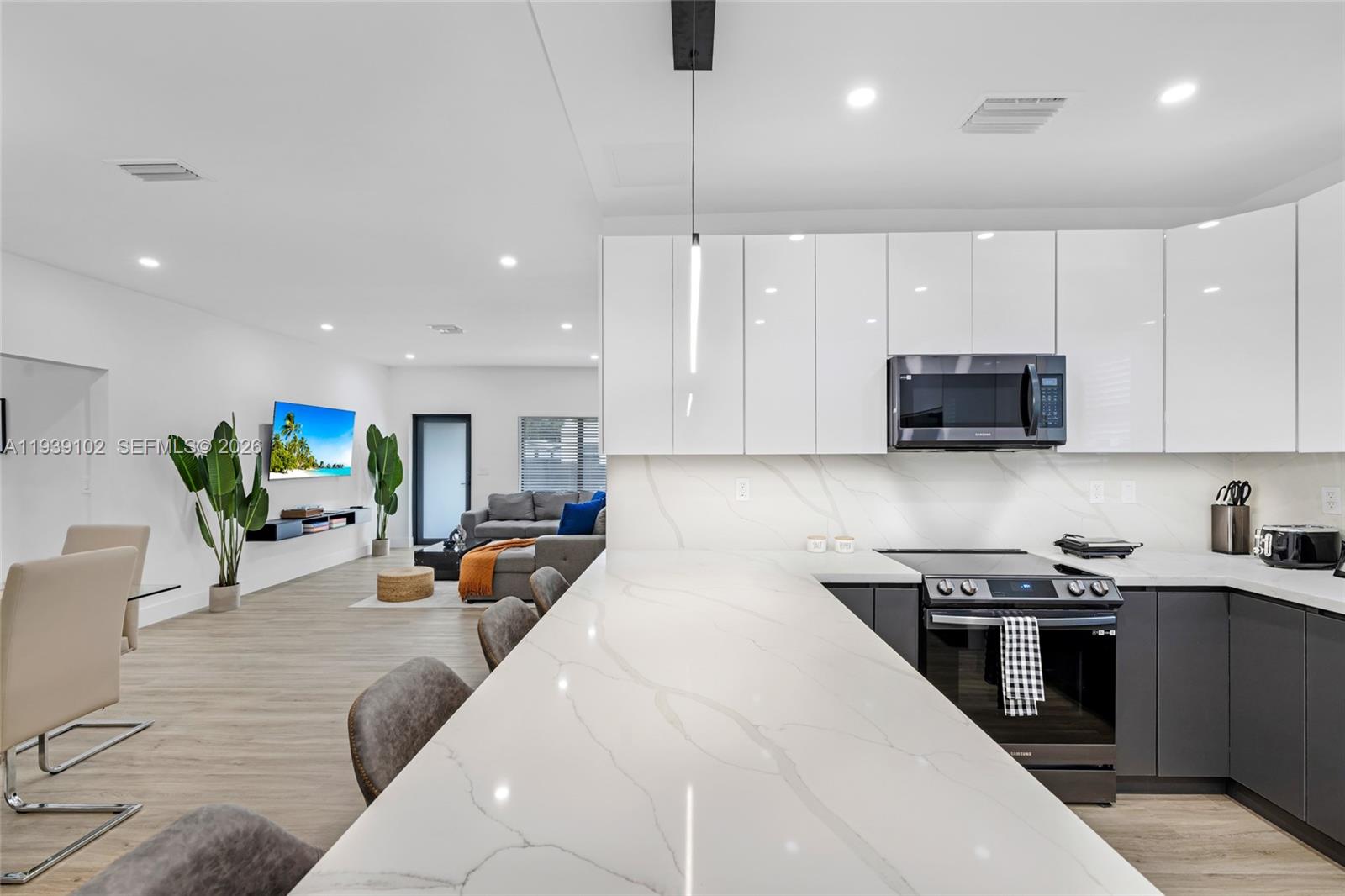 121 NW 53rd St Miami, FL 33127