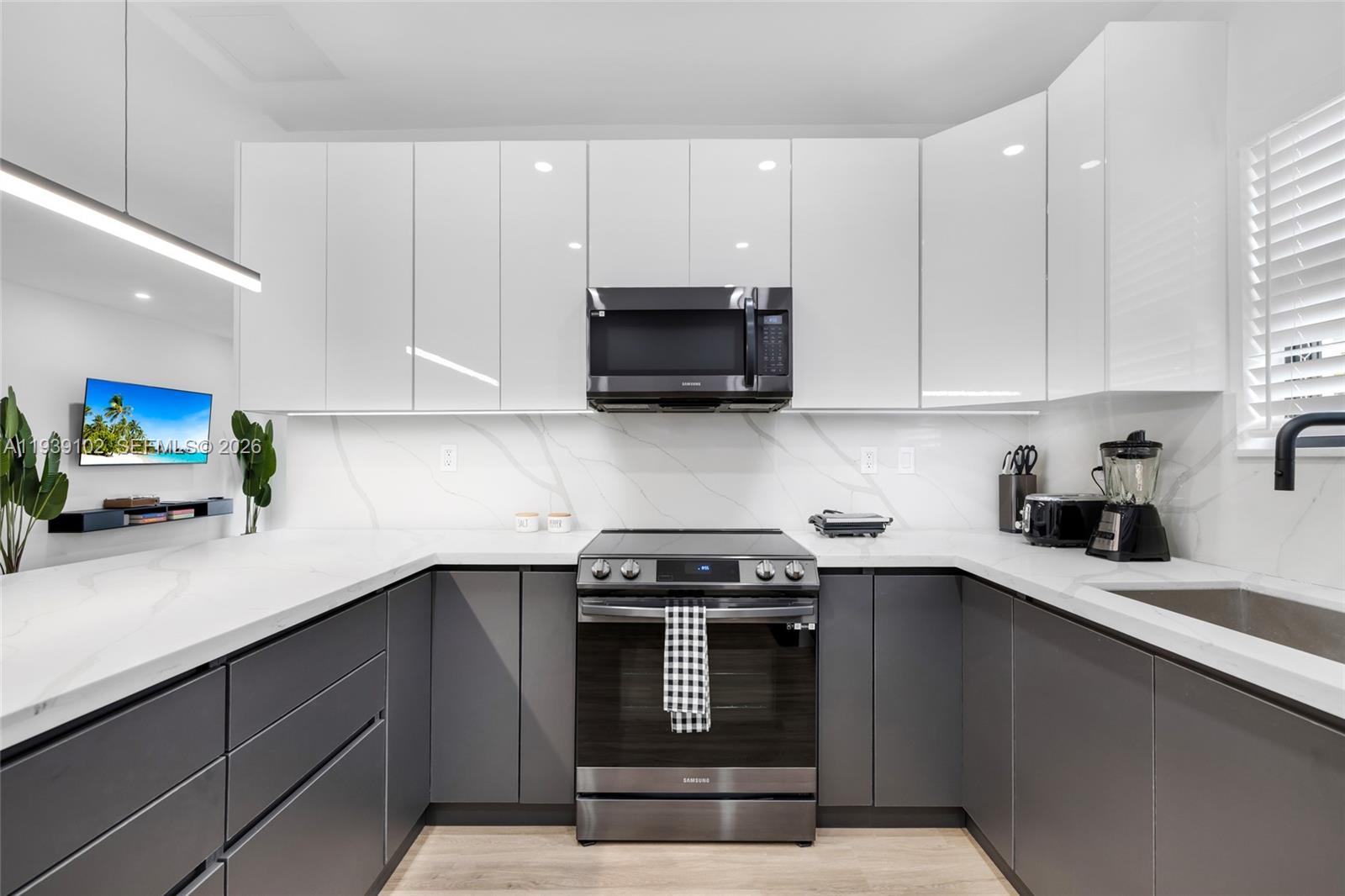 121 NW 53rd St Miami, FL 33127