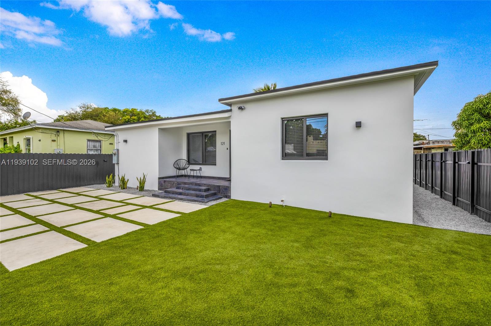 121 NW 53rd St Miami, FL 33127