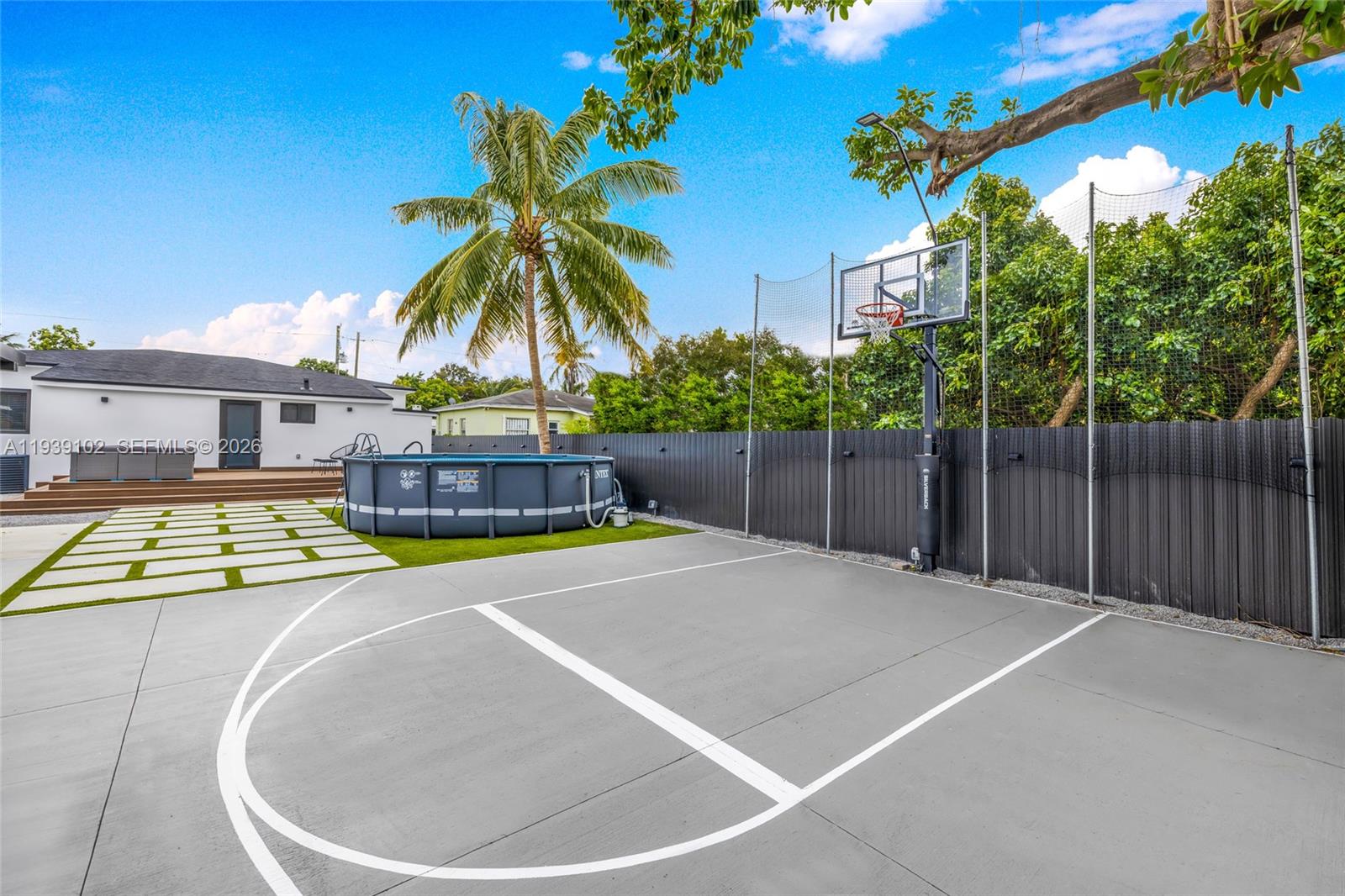 121 NW 53rd St Miami, FL 33127