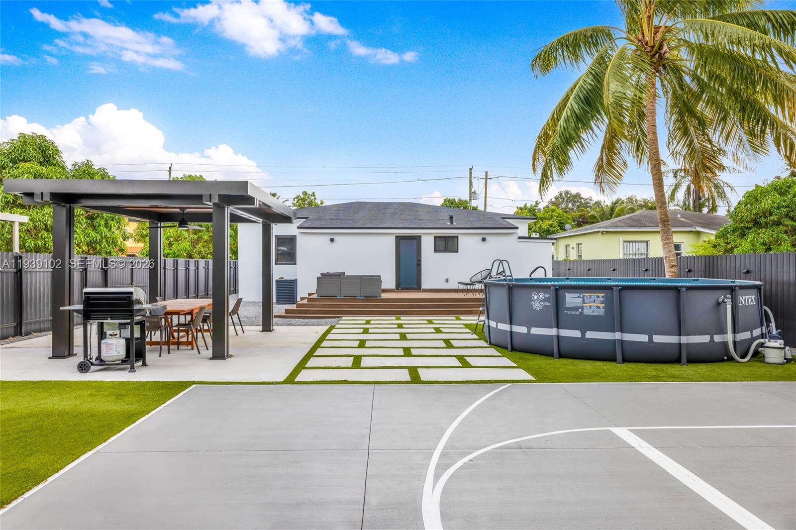 121 NW 53rd St Miami, FL 33127