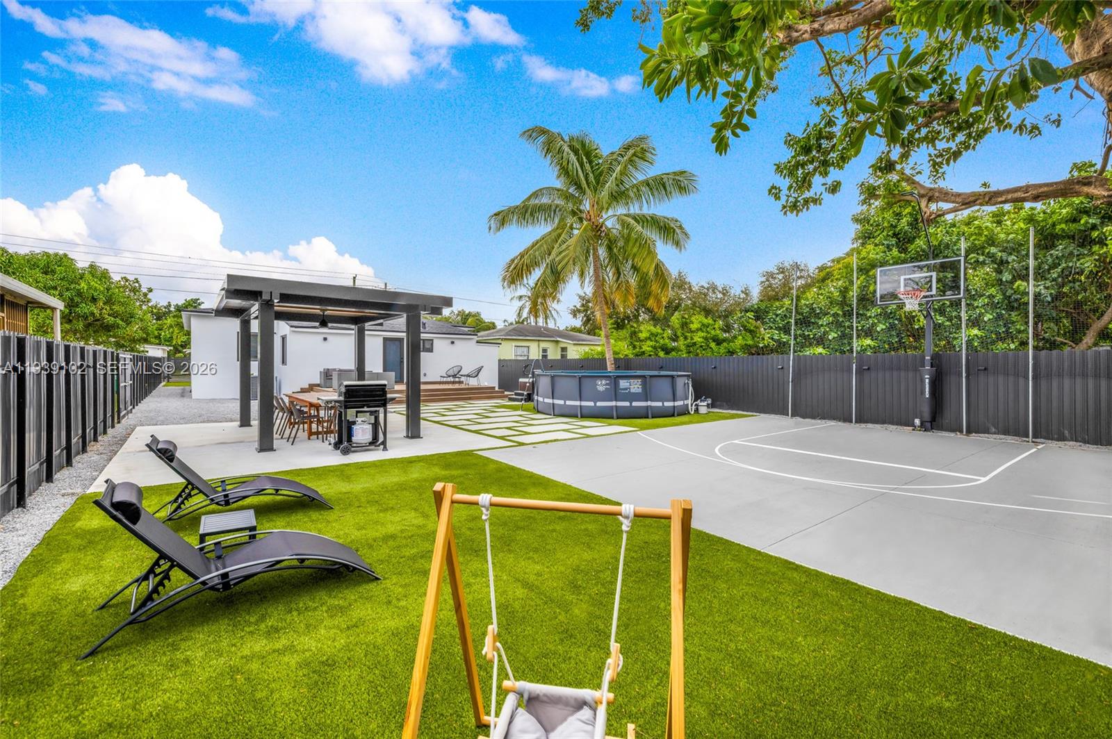 121 NW 53rd St Miami, FL 33127