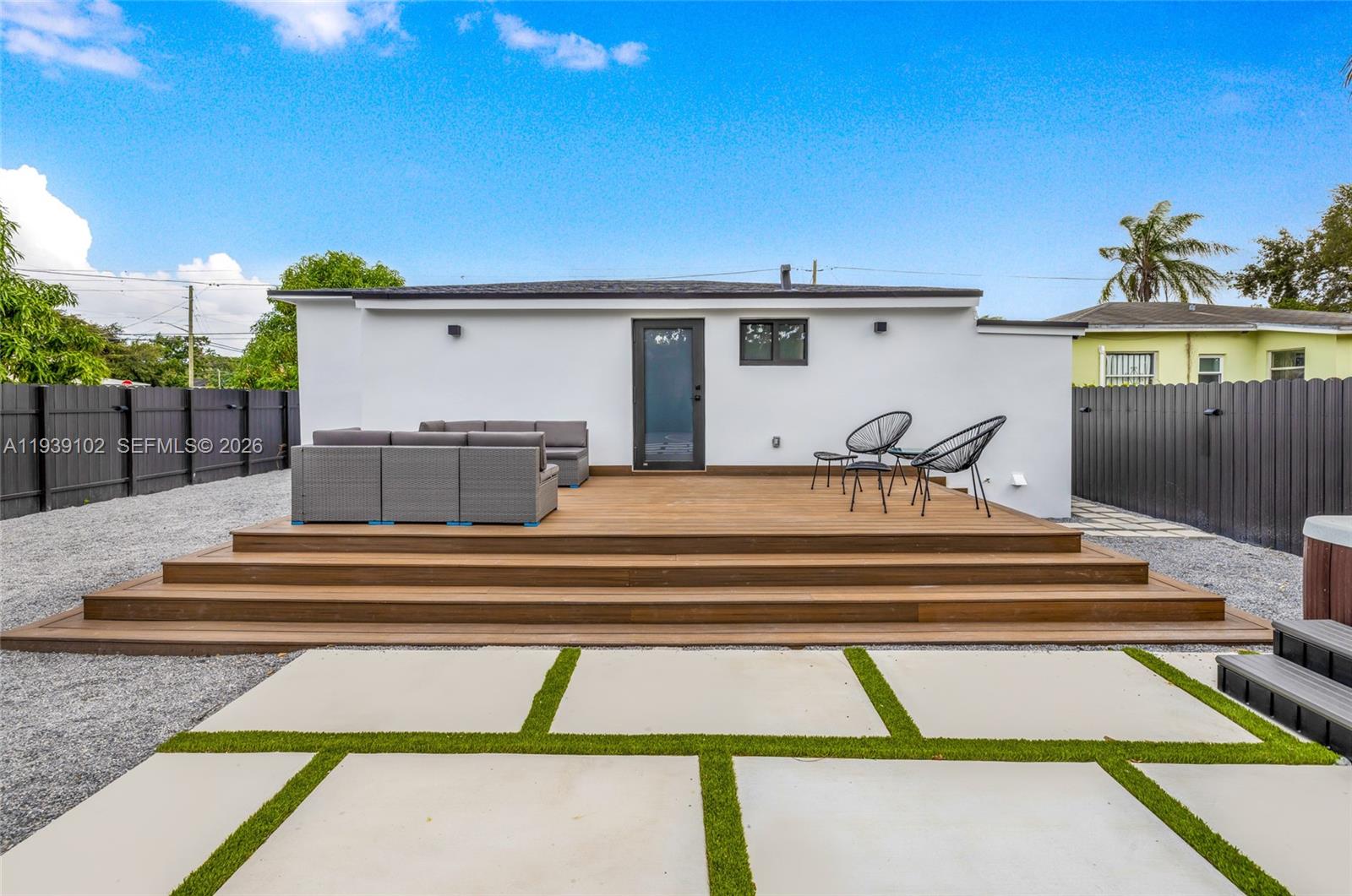 121 NW 53rd St Miami, FL 33127