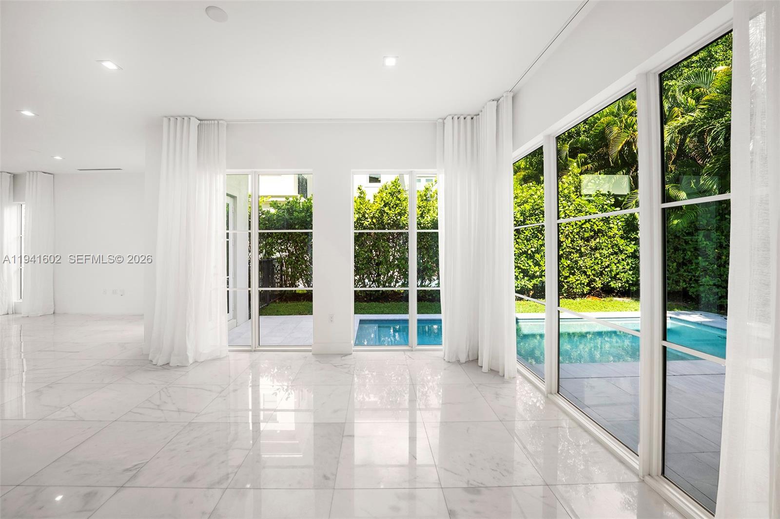 315 Santander Ave #311 Coral Gables, FL 33134