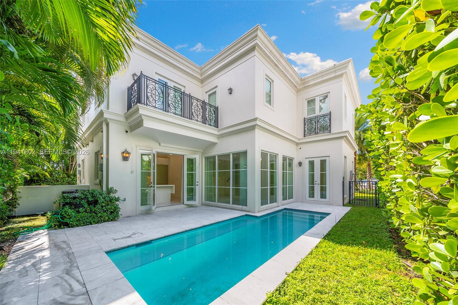 315 Santander Ave #311 Coral Gables, FL 33134