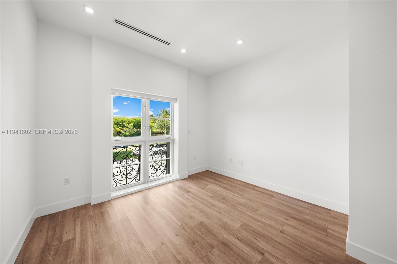 315 Santander Ave #311 Coral Gables, FL 33134