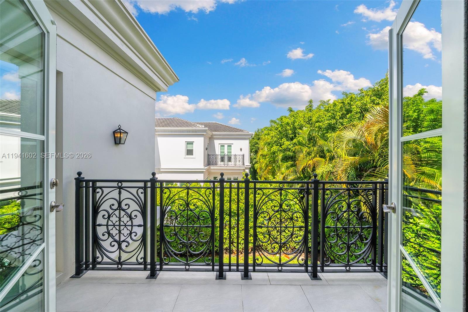 315 Santander Ave #311 Coral Gables, FL 33134