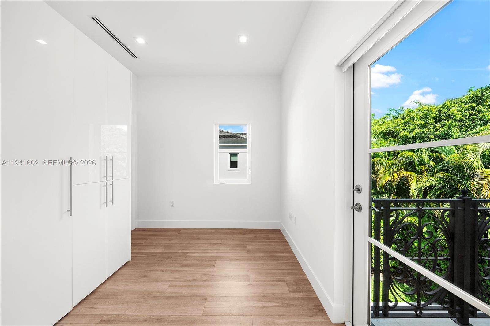 315 Santander Ave #311 Coral Gables, FL 33134