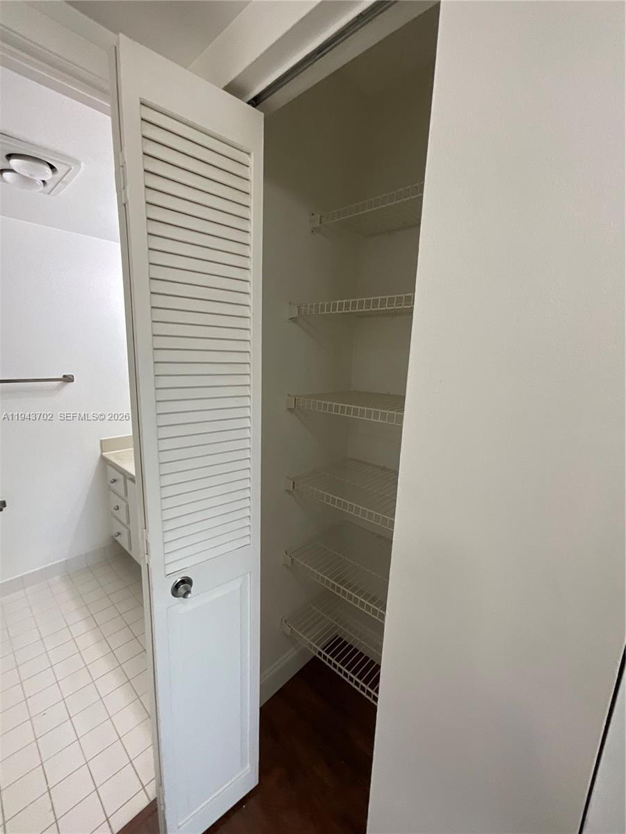 919 Hillcrest Dr #304 Hollywood, FL 33021