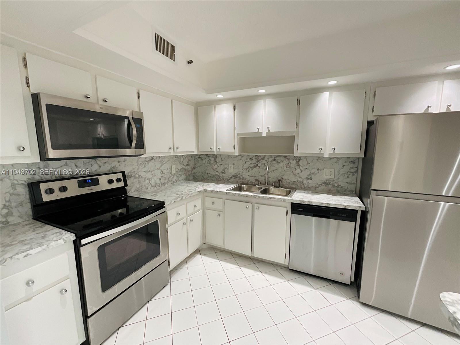 919 Hillcrest Dr #304 Hollywood, FL 33021