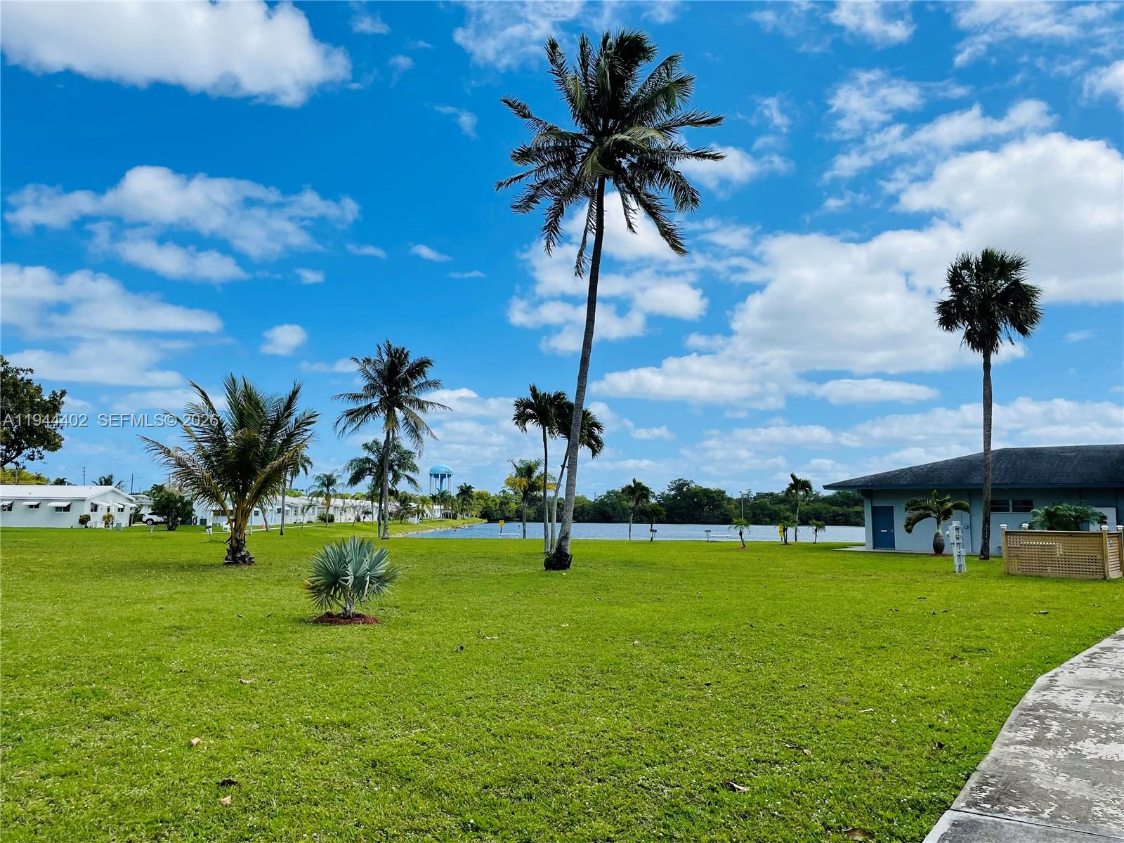 2300 Park Ln #201 Hollywood, FL 33021