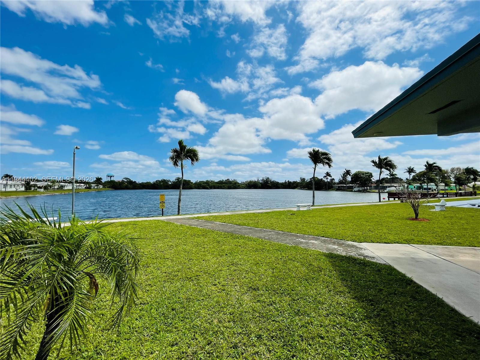 2300 Park Ln #201 Hollywood, FL 33021