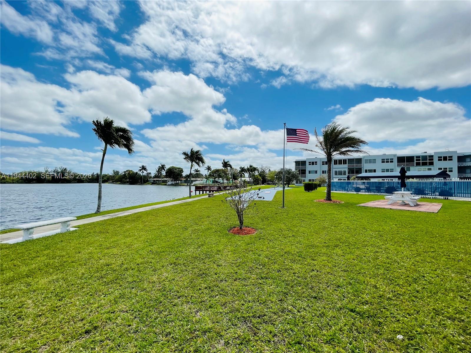 2300 Park Ln #201 Hollywood, FL 33021