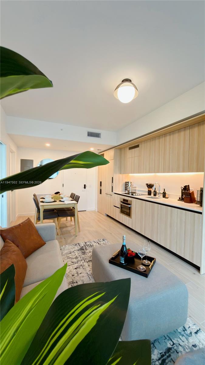 225 N Miami Ave #1102 Miami, FL 33128