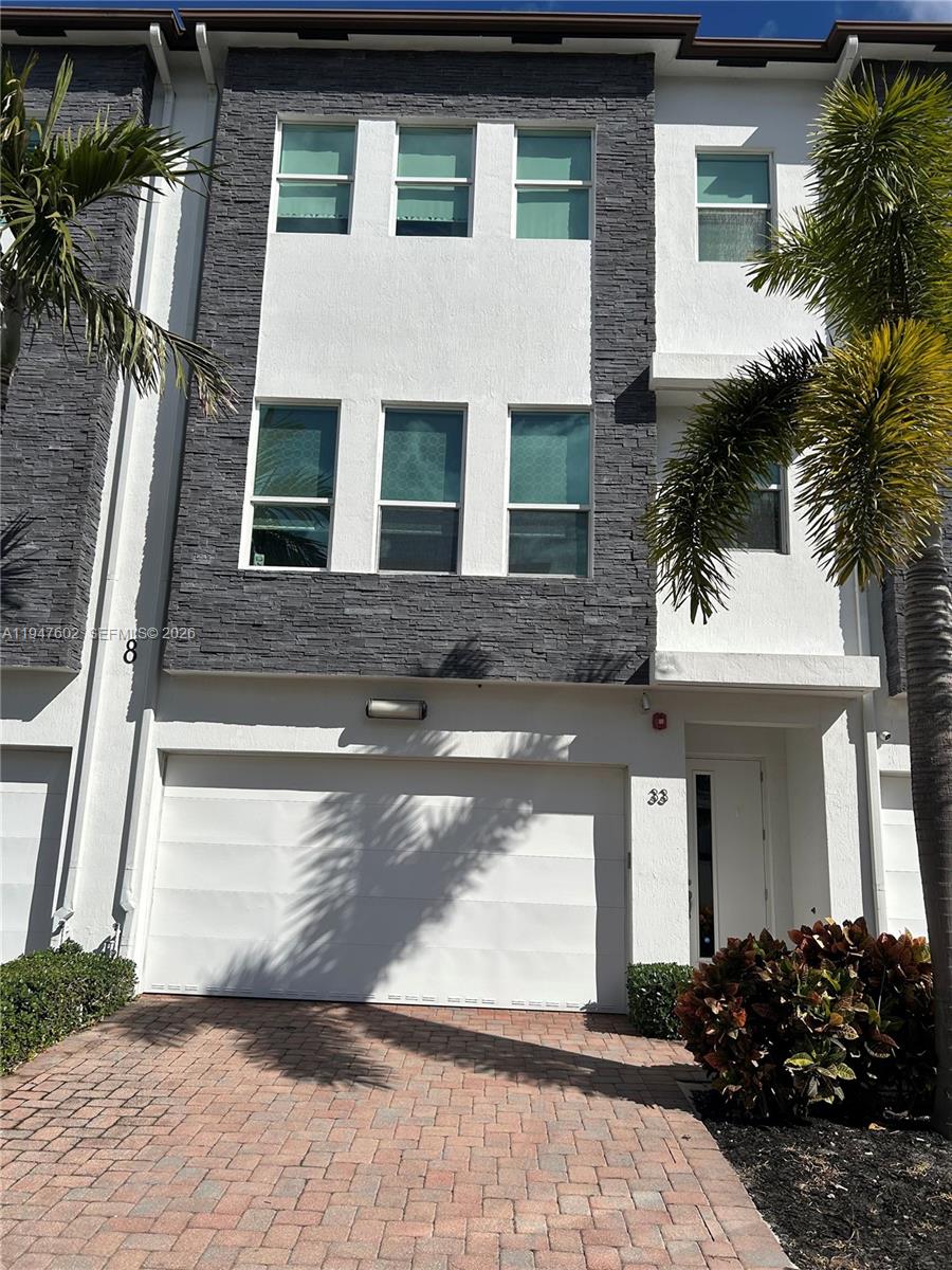 2900 NE 12th Ter #33