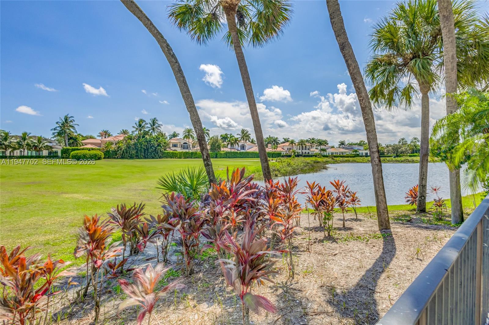 522 Les Jardin Dr Palm Beach Gardens, FL 33410