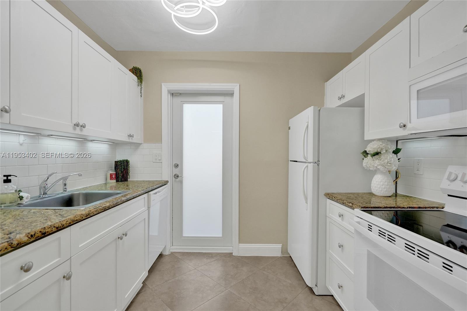 1427-1429 NE 17th Ct