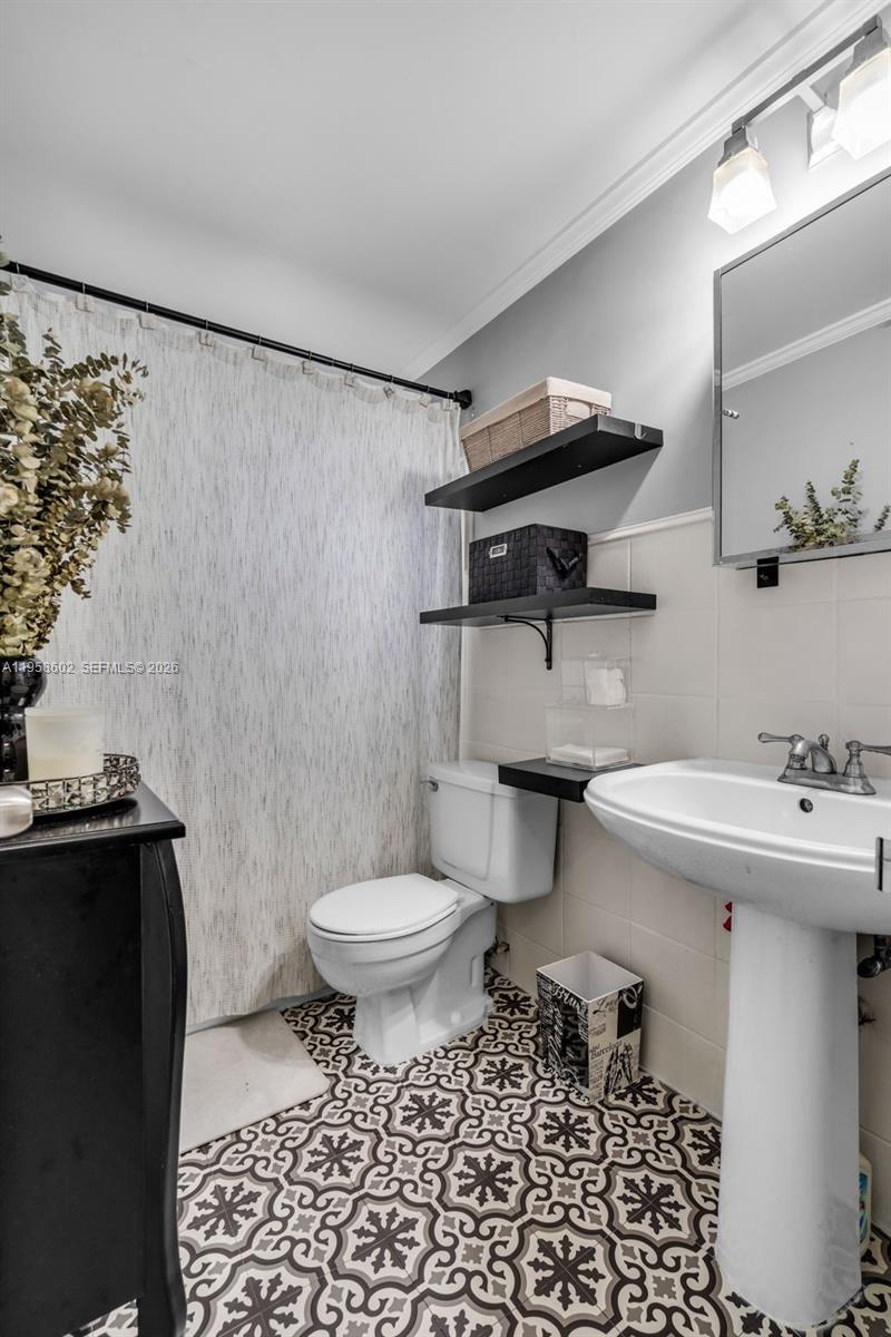 820 Salzedo St #403 Coral Gables, FL 33134