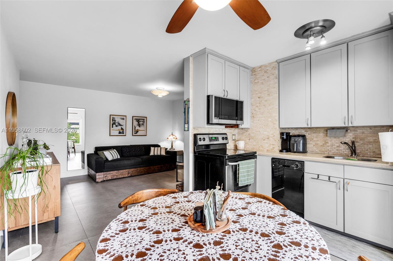 820 Salzedo St #403 Coral Gables, FL 33134