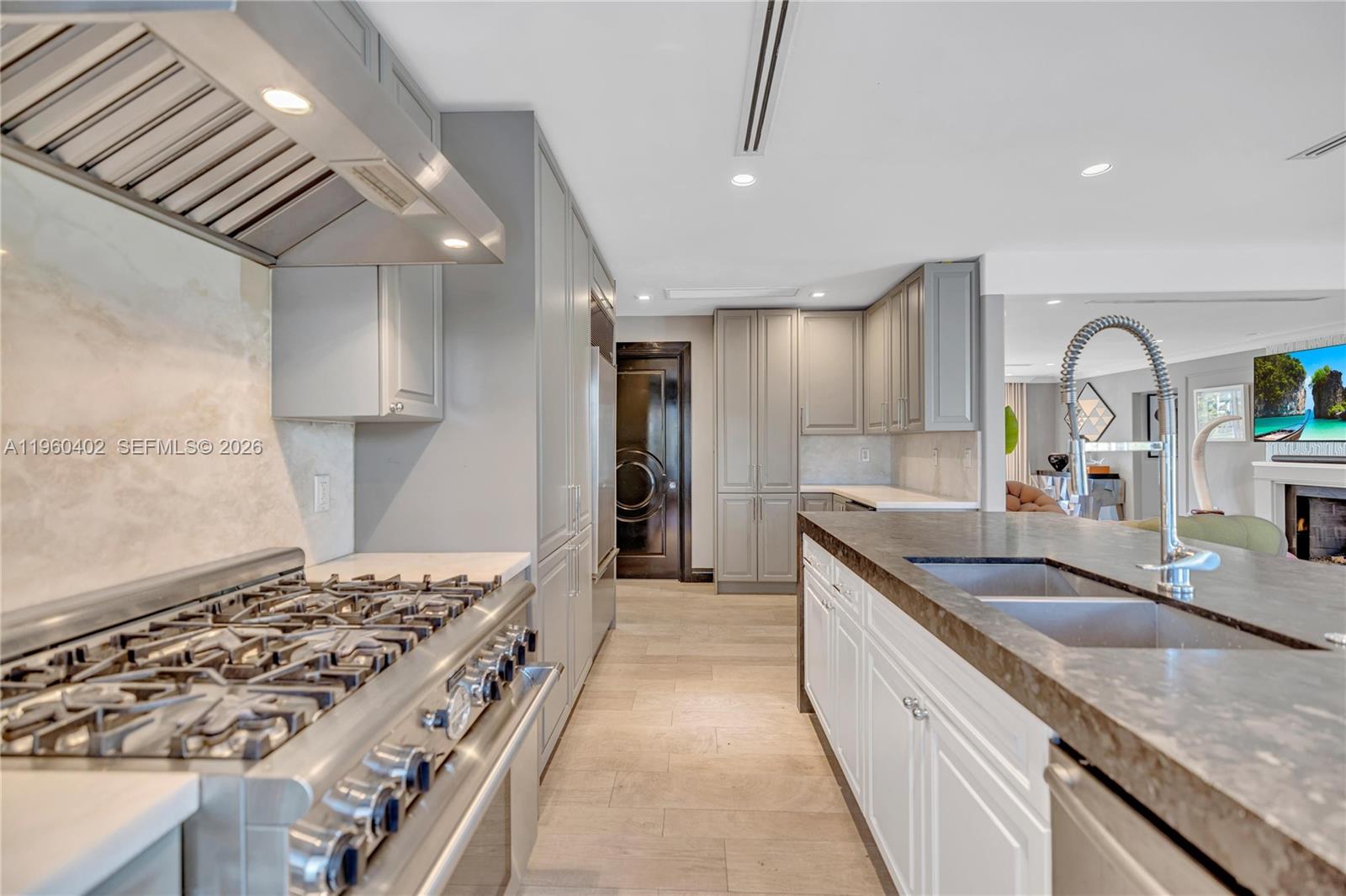 750 Harrison St Hollywood, FL 33019