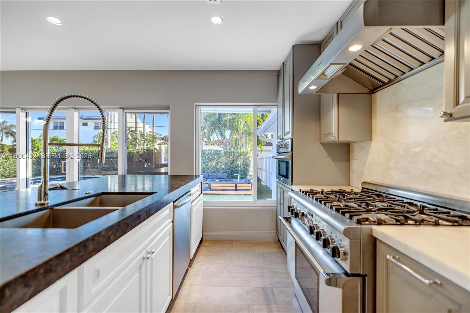 750 Harrison St Hollywood, FL 33019