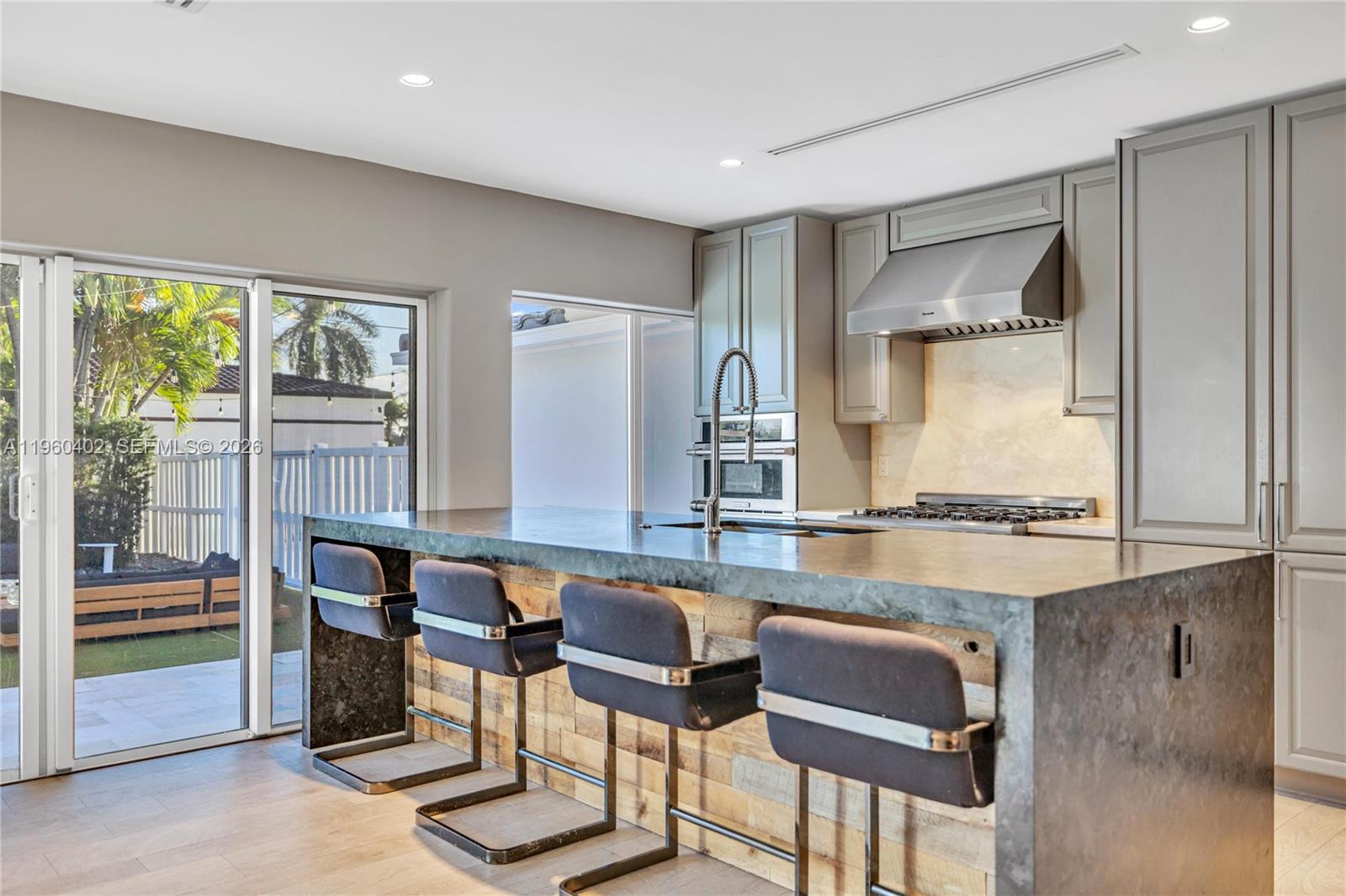 750 Harrison St Hollywood, FL 33019