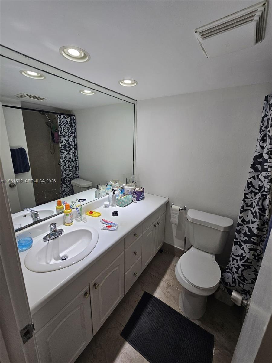 6900 Bay Dr #8J Miami Beach, FL 33141