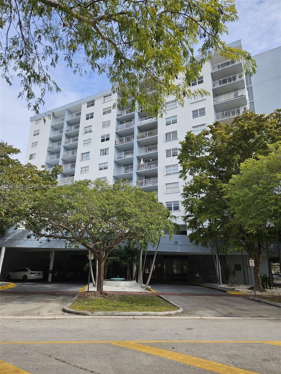 6900 Bay Dr #8J Miami Beach, FL 33141