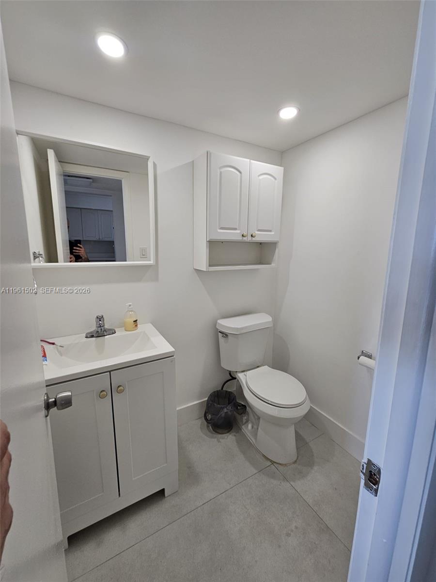 6900 Bay Dr #8J Miami Beach, FL 33141