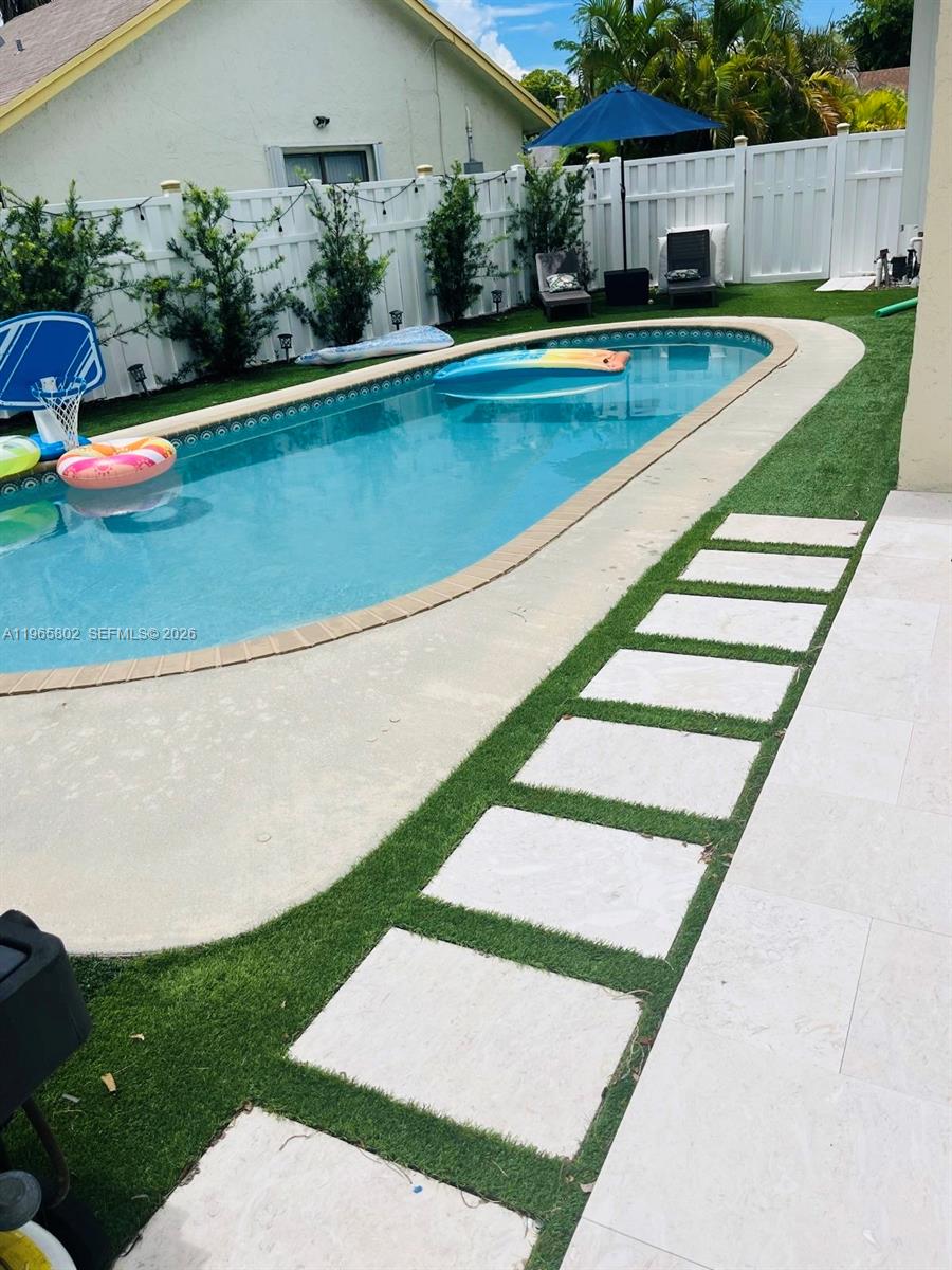 7342 NW 38th Pl Coral Springs, FL 33065