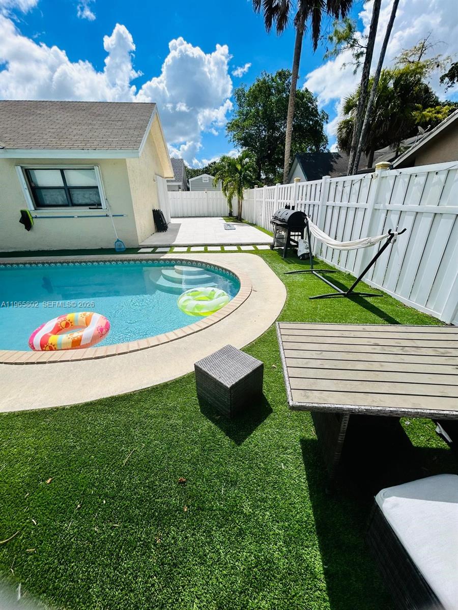 7342 NW 38th Pl Coral Springs, FL 33065