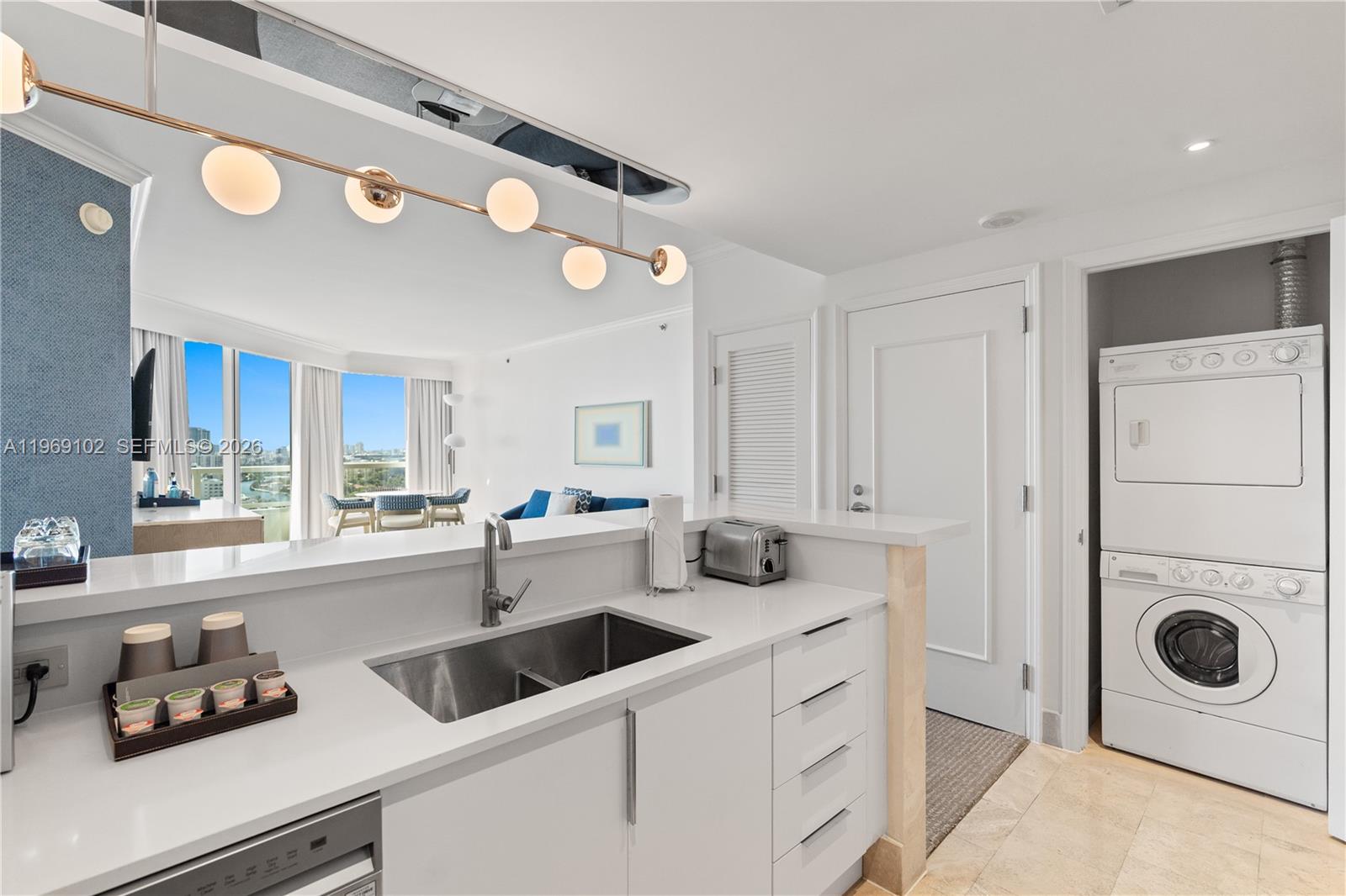 4401 Collins Ave #1706 Miami Beach, FL 33140